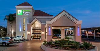 Holiday Inn Express & Suites Lathrop - Lathrop - Gebäude