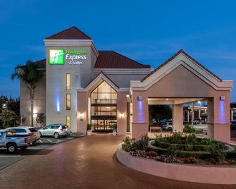 Holiday Inn Express & Suites Lathrop By IHG - Lathrop - Edificio