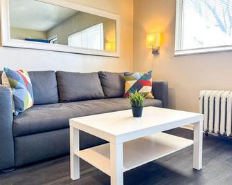 Downtown Area 2 Beds plus Sofa bed Sleep 6 Stylish - Pittsburgh - Pokój dzienny