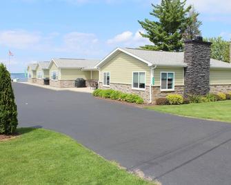 Jack's on the Bay, 2 Bedroom/1 Bath B - Prudenville - Edificio