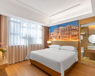 Vienna Hotel Chaozhou Ancient City West Lake - Chaozhou - Bedroom