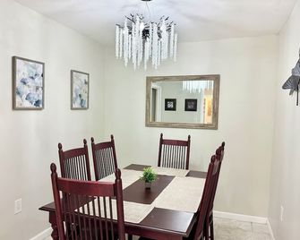 Historic Barn View Modern Country Newton House - Newton - Sala pranzo