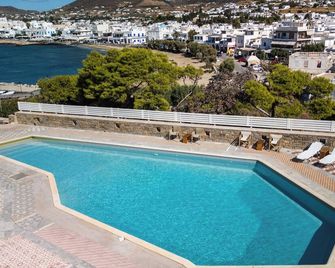 판드로소스 호텔 - 파리키아 - 수영장