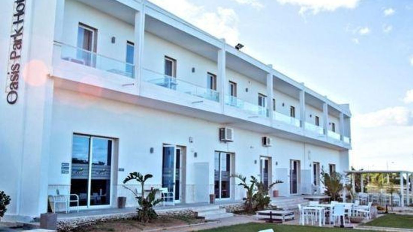 Oasis Park Hotel