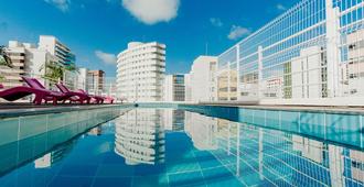 D8 Hotel Express - Fortaleza - Bể bơi