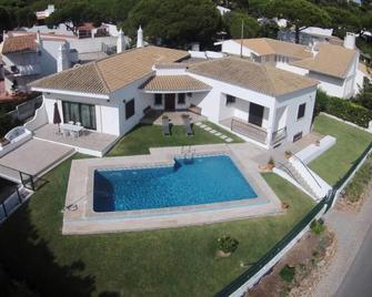 Vila Ninita - וילאמורה - בריכה