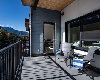 Mountainview Escape by Revelstoke Vacations - Revelstoke - Balcony