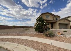 Beautiful house in nice Rio Rancho New Mexico neighborhood - Rio Rancho - Building