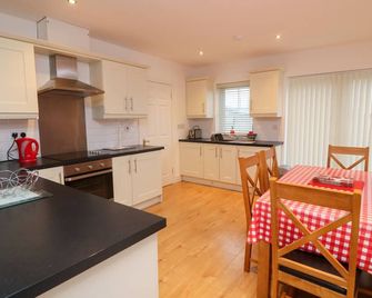 63 Moinin - Kilkee - Kitchen