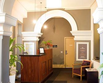 1831 Boutique Hotel - Sydney - Front desk