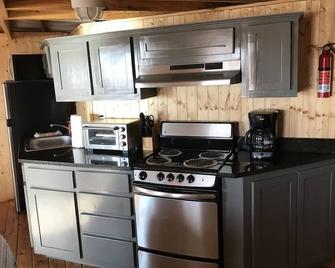 Red Yurt in Clear Creek Cove RV Resort sleeps 6 Logan Martin Lake - Talladega - Cozinha