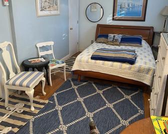 Beautiful Private Suite Close To All Attractions - Morehead City - Bedroom