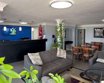 Days Inn by Wyndham Gonzales - Gonzales - Reception