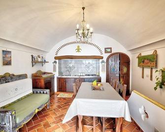 Casa Osvalda: A characteristic and welcoming independent house which faces the sun and the sea, with Free WI-FI. - Positano - Dining room