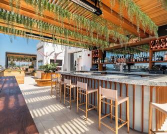 The Brick Boutique Hotel - Oceanside - Bar
