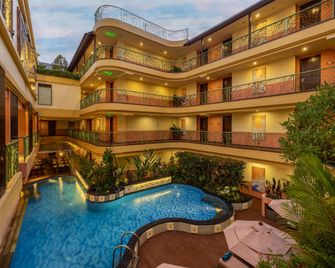 SenS Hotel & Spa + Conference Ubud Town Centre - Gianyar - Zwembad