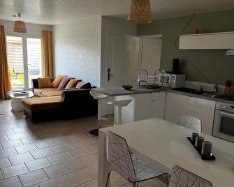 Ouistreham port and beach nearby - Ouistreham - Küche