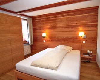 Hotel Alpenblick - Zeneggen - Bedroom