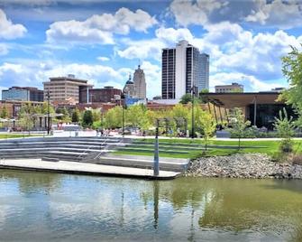 Rabus Giant Yard And Parking Nature Shopping - Fort Wayne