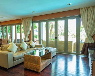 Villa Tantawan Resort - Private Pool Villas - Kamala - Ruang tamu