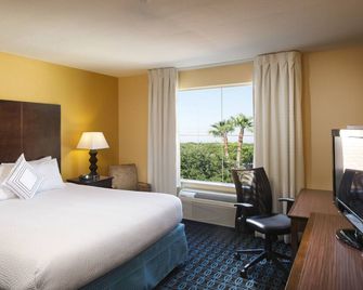 Fairfield Inn & Suites by Marriott Houston Intercontinental Airport - Houston - Bedroom