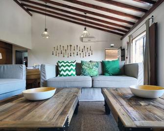 Vale Fuzeiros Nature Guest House - Nora - Sala de estar