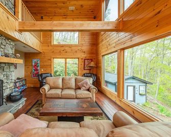 Blue Ridge Bliss Gorgeous Home With Hot - Weaverville - Living room