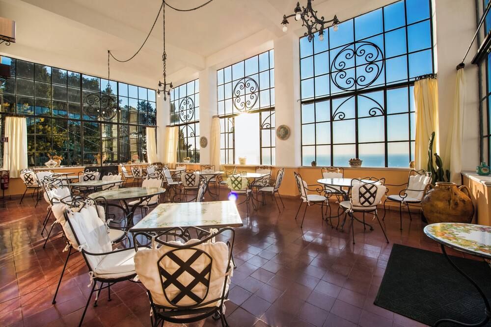 هوتل بيل سوجيرونو - تاورمينا - مطعم