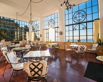 هوتل بيل سوجيرونو - تاورمينا - مطعم