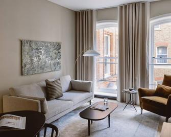 Native Kings Wardrobe, St Pauls - London