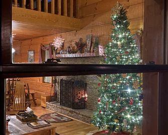 Luxury Log Cabin on Edge of National Park with Over-The-Top Amenities & Reviews - Cosby - Bar