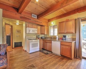 Big Bear Cabin with Fenced Yard 4 Mi to Snow Summit - Big Bear - Kitchen