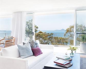 Bannisters Port Stephens - Soldiers Point - Living room