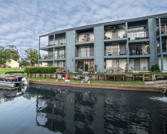 Rare Find Paradise Cove ️ Amazing Margarita-Tme Lakefront Resort Oasis - Montgomery - Building