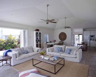 Exclusive Luxury Waterfront - Huskisson - Huiskamer