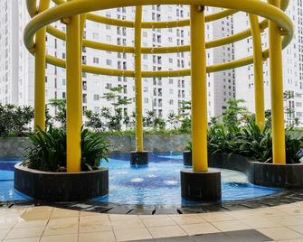 Strategic and Cozy 2BR Bassura City Apartment By Travelio - Jakarta - Pool