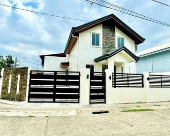 Cozy 3-bedroom house with a Mountain View in Santo Tomas - Santo Tomas - Building