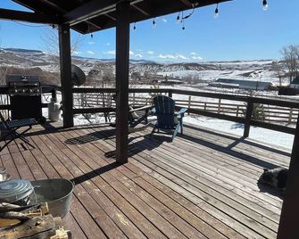 Charming 3-bedroom cabin in Yampa for a cozy getaway - Yampa - Balcón