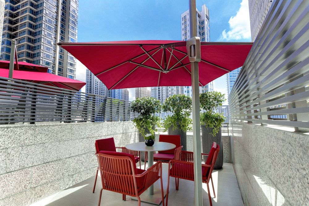 Harbour Plaza Metropolitan Shanghai thumbnail 3