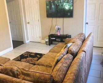 Whole Family - Wholestyl - Hostel - Sacramento - Living room