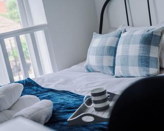 Pass The Keys Stylish 2 Bedroom Apartment on Altrincham High Street - Altrincham - Bedroom