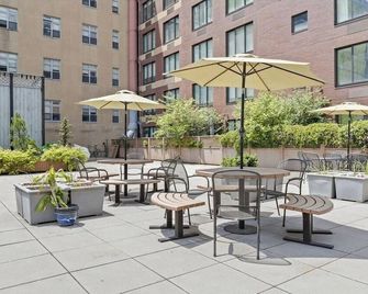 Doorman! High Floor! Views! Elevator! Free Gym! - New York - Patio