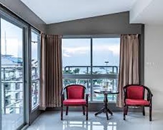 Eastiny Inn Hotel - Pattaya - Balcón