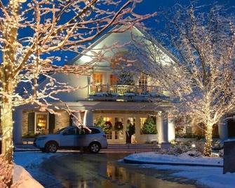 Winnipesaukee Lakehouse - Exquisite Beach, Boat Mooring and day Dock - Meredith - Gebouw