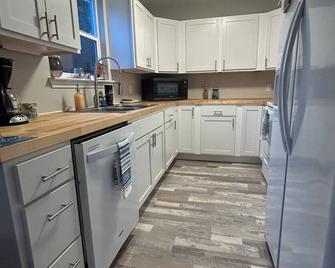 Serene and Peaceful 2-bedroom apartment in Lynn Haven with WiFi, AC - Lynn Haven - Cocina