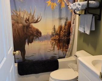 Katahdin's Shadow Lodge - Houlton - Bathroom