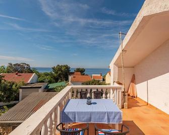 Beautiful Home in Potocnica With Wifi and 2 Bedrooms - Borovici - Balcón