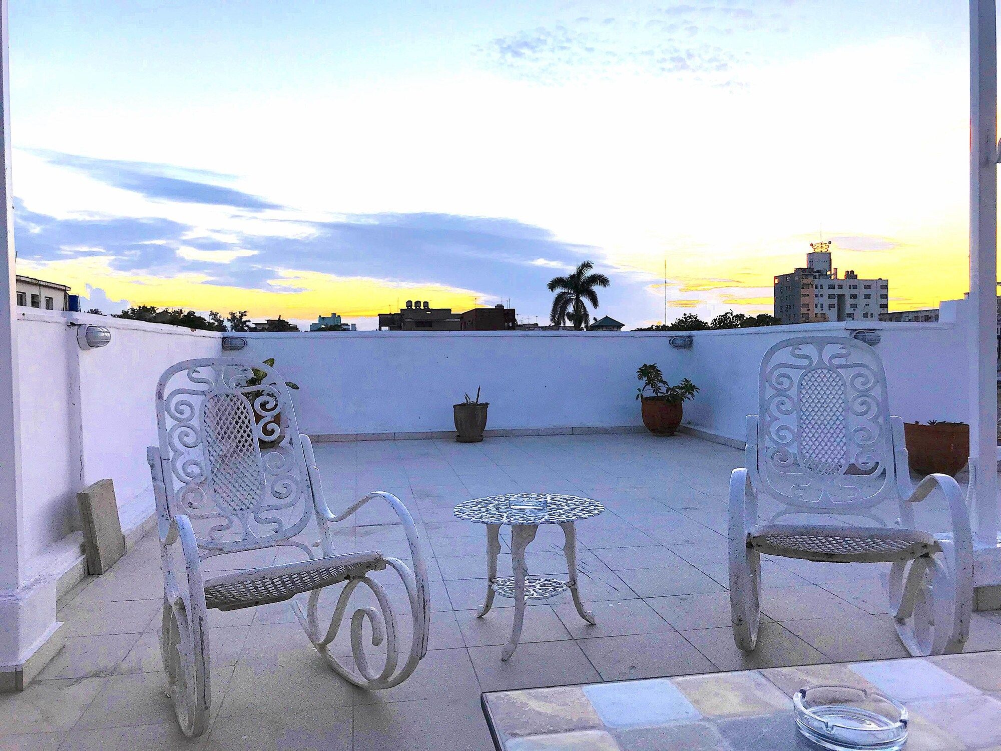 Aht Colonial Hostel - Havana - מרפסת