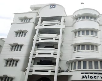 Hotel Minerva - Jalgaon - Building
