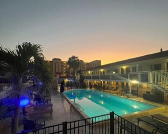 Holiday Isles Resort - Madeira Beach - Piscine
